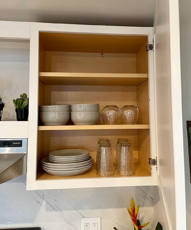 Building Photo - Turn Key North Clairemont Studio | Vaulted Ceilings & Private Patio