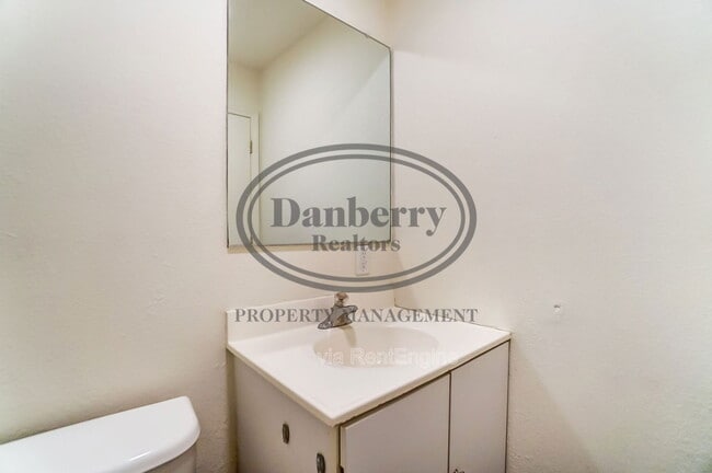 Building Photo - 1103 Searles Rd