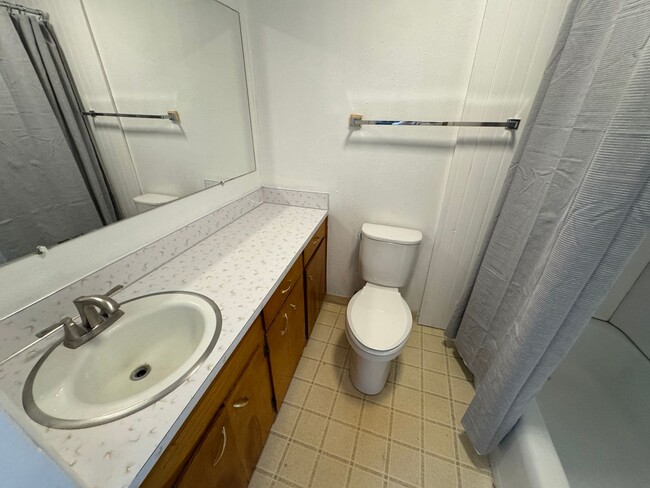 Building Photo - 1074/A/