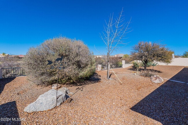 Building Photo - 36500 S Rock Crest Dr