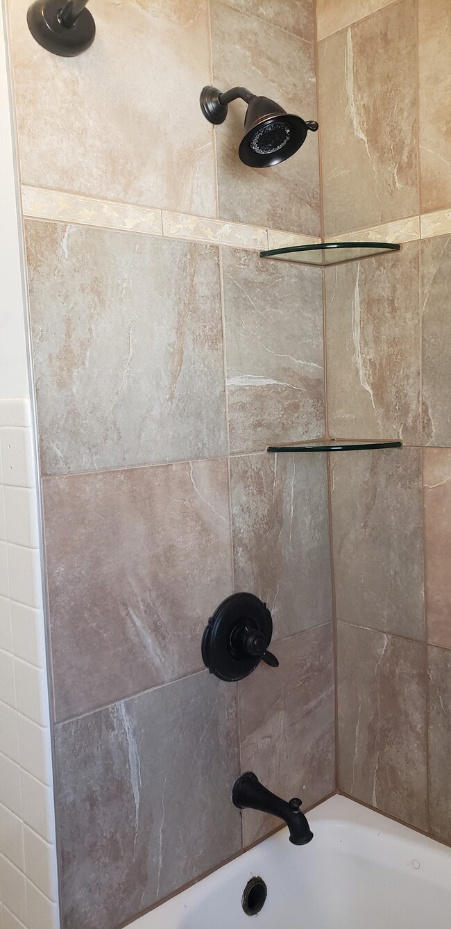 Building Photo - 901 Country Club Ave