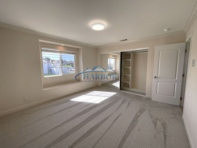 Building Photo - 4535 168th St