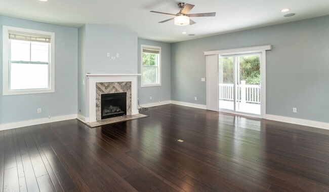 Building Photo - Home on Ladies Island