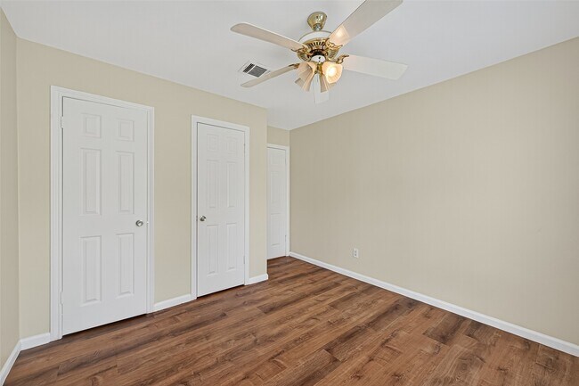 Building Photo - 10815 Shawnbrook Dr