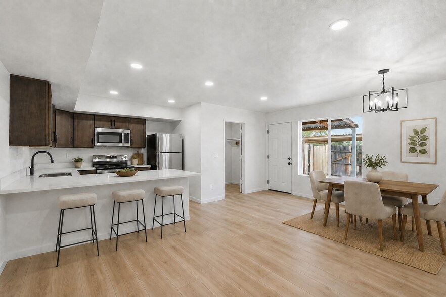 Building Photo - 5846 S Del Moral Blvd