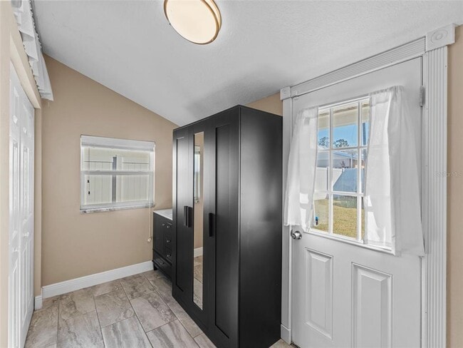 Building Photo - 2924 W Dewey St