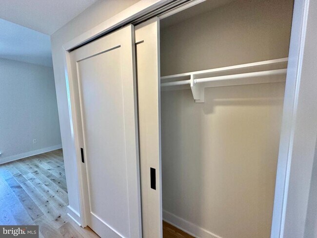 Building Photo - 1211 Van St SE