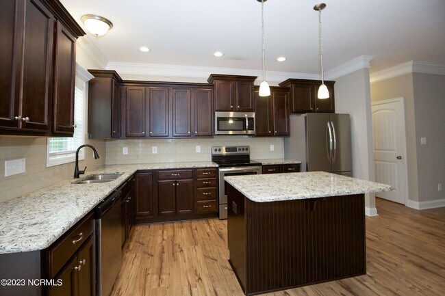 Building Photo - 721 Thrush Dr
