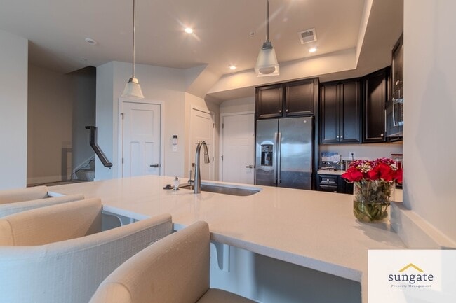 Building Photo - 100 Matisse Pl