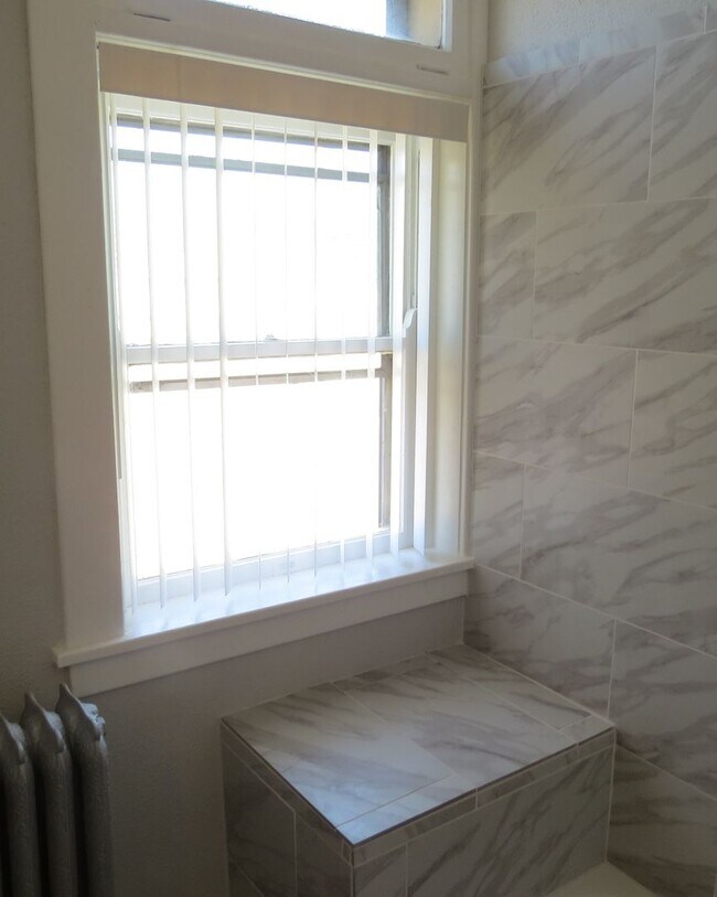 Building Photo - Downtown Oasis - Move In Ready!!!