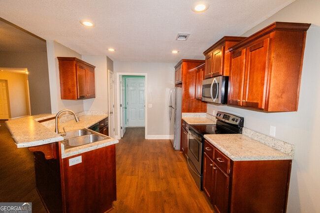 Building Photo - 173 Stillwater Dr