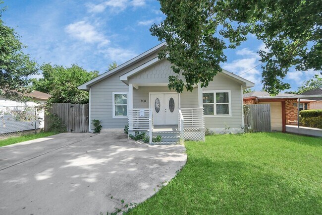 Primary Photo - 3541 Rebecca St