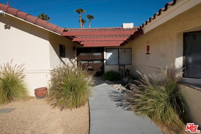 Building Photo - 300 W Pico Rd