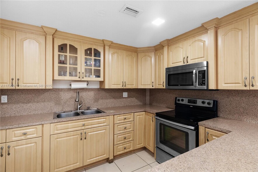 Building Photo - 2090 SW 122nd Ave
