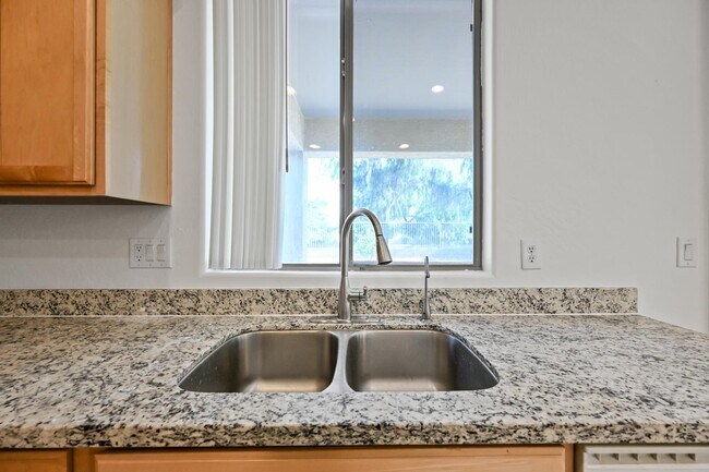 Building Photo - 1483 E Mia Ln