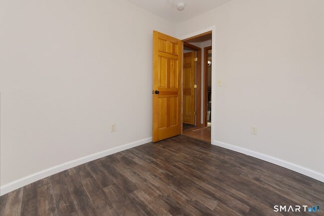 Building Photo - 81 Middletown Ave