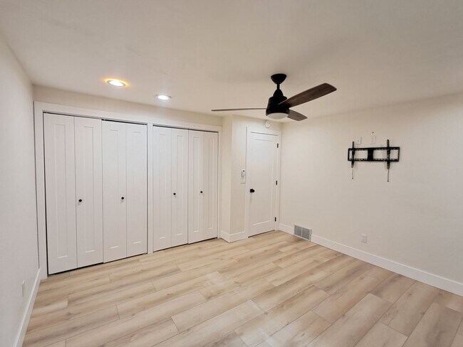 Building Photo - $3,200 -5 Bed / 3 Bath- Home with Fully Fe...