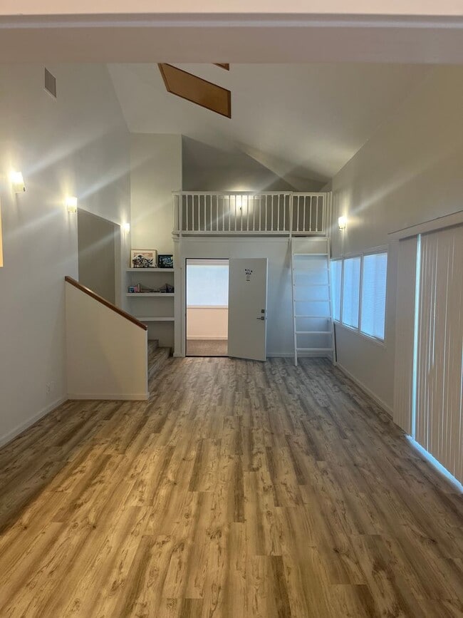 Building Photo - Beautiful House in Wailuku Heights.