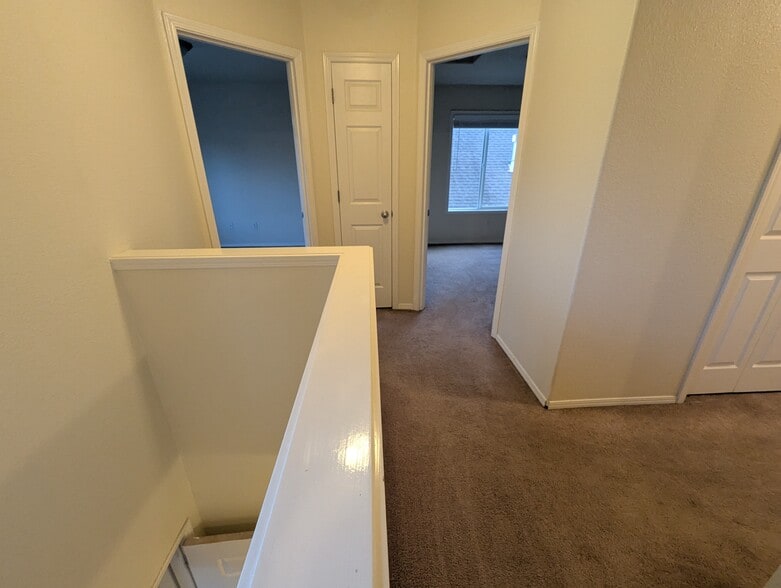 Building Photo - 3144 SE Sternwheeler Dr