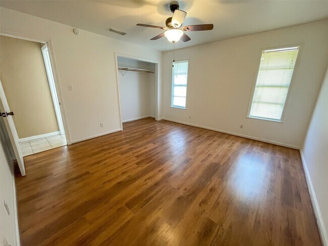Building Photo - 401 Anderson Rd