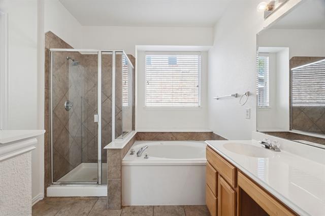 Building Photo - 11001 La Grange Dr