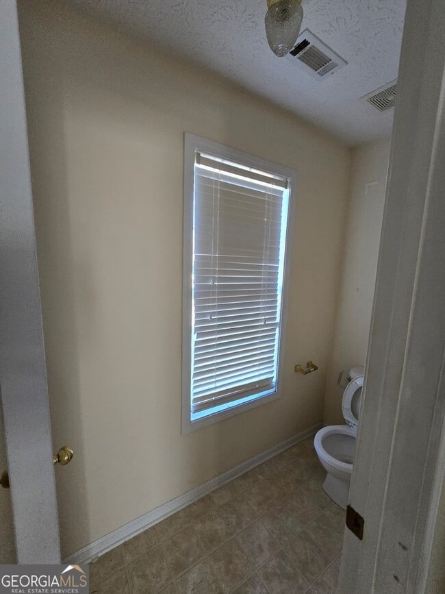 Building Photo - 108 Talon Pl