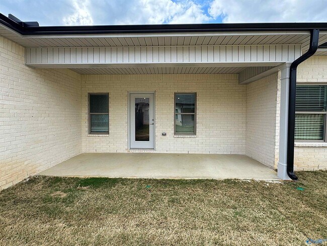 Building Photo - 6065 Gardner Maples Dr SE