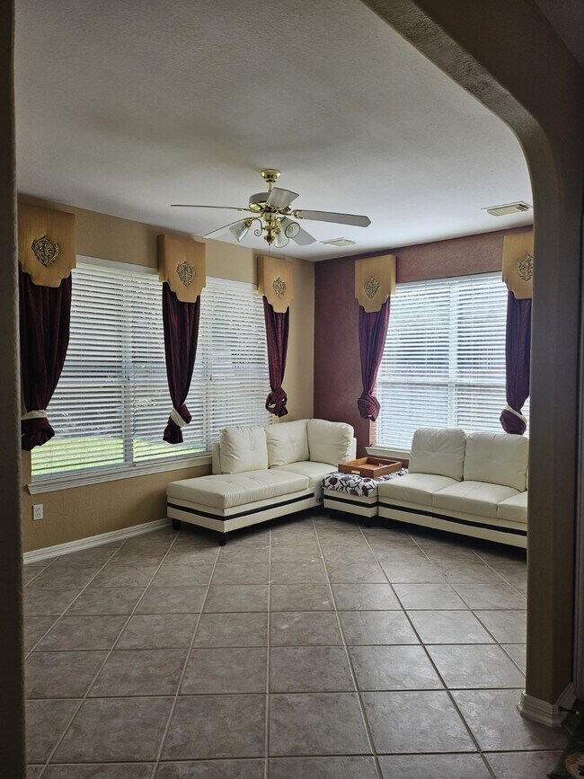 Building Photo - 3007 Smokey Hollow Dr