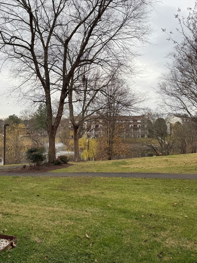 Building Photo - Spacious 3 Bedroom Condo- Olney, MD