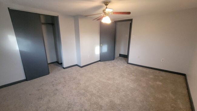 Building Photo - 217 Thompson St