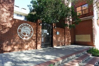 Building Photo - 106 E 30th St