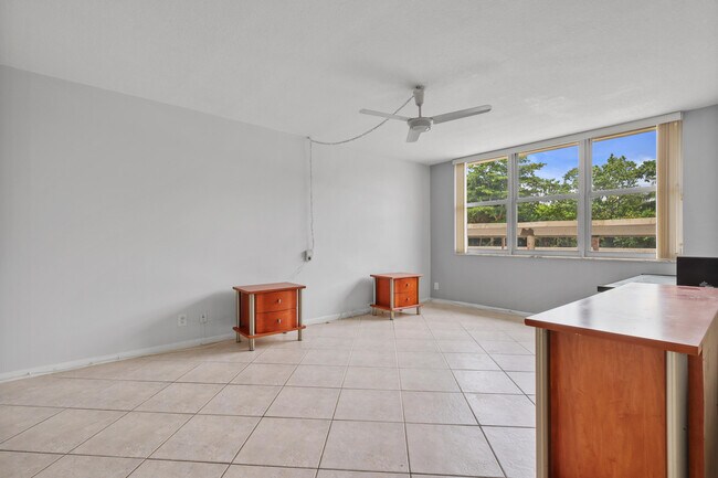 Building Photo - 2121 N Ocean Blvd
