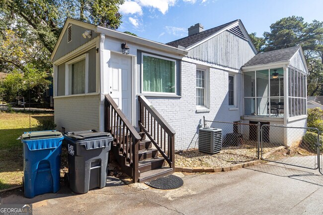 Building Photo - 1275 E Forrest Ave