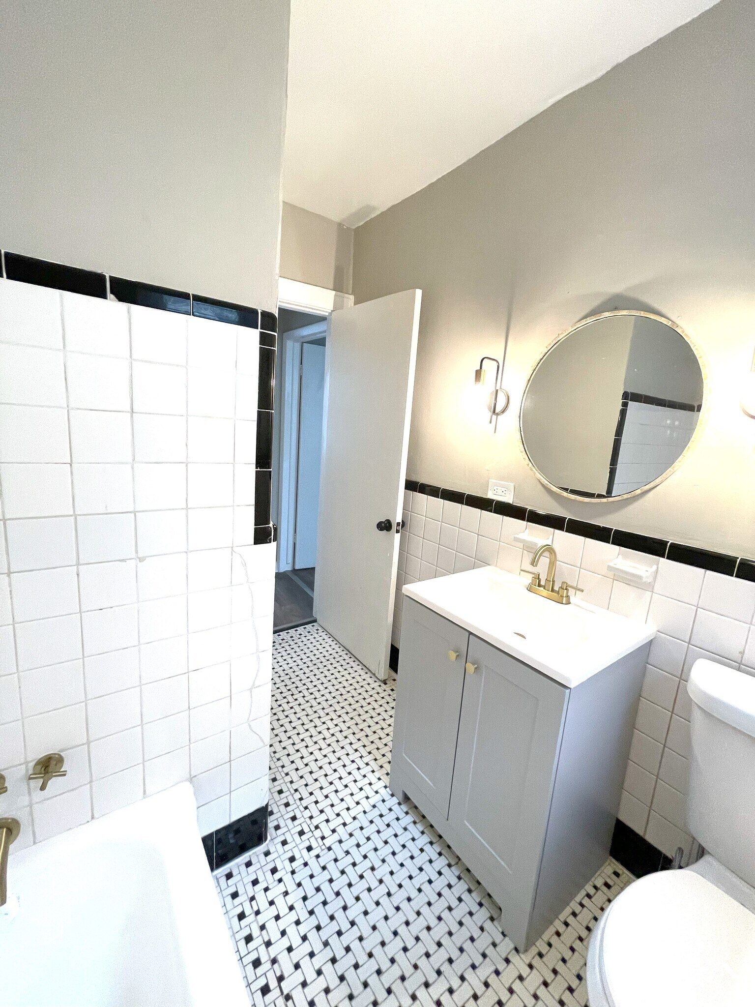 Building Photo - 111 Maffett St