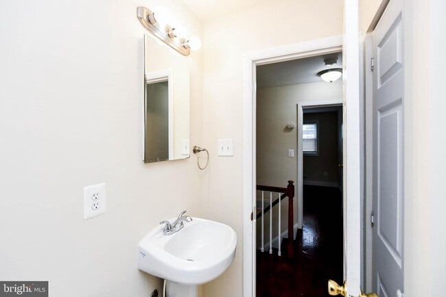 Building Photo - 4773 Elison Ave