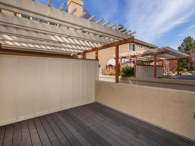 Building Photo - Desireable resort-lifestyle complex in the heart of La Costa!