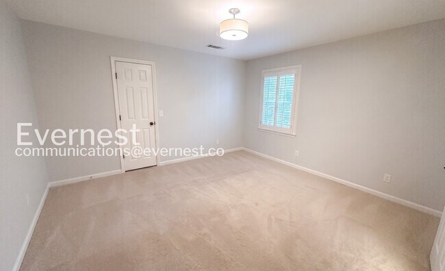 Building Photo - 4 Bed, 3.5 Bath Home with Garage / Pet-Friendly / Available Now!