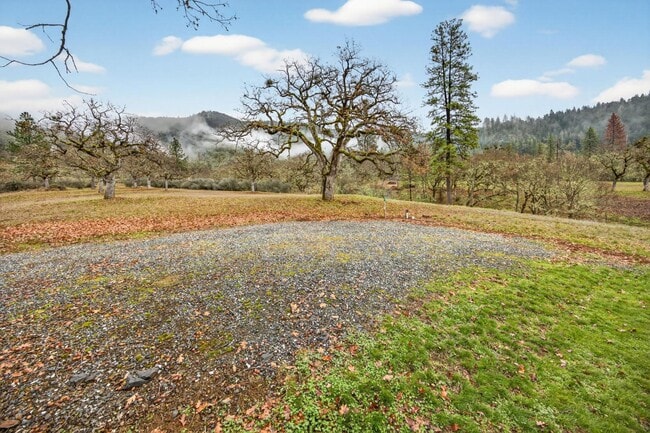 Building Photo - 860 Humbug Creek Rd