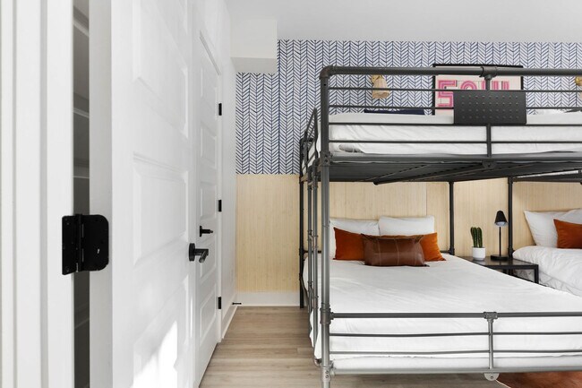 Building Photo - 911 Ramsey St