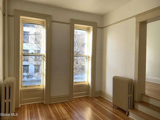 Building Photo - 292 Lark St