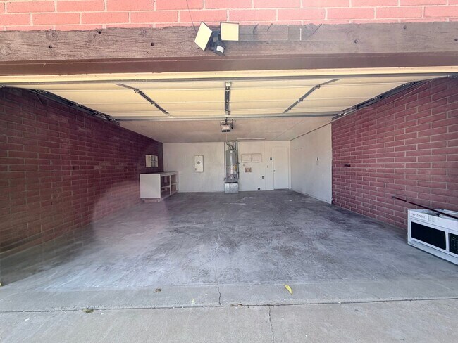 Building Photo - 131 Colombo Ave