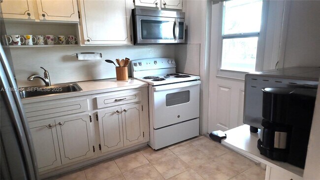 Building Photo - 5200 Washington St