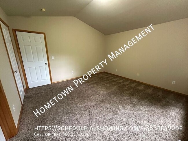 Building Photo - 5601 Pasinetti St
