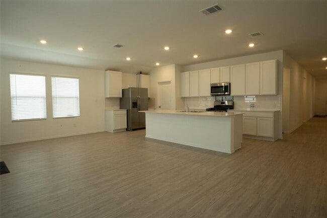 Building Photo - 105 Carmello