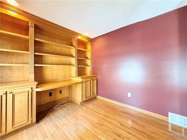 Building Photo - 175 Crown Royal Dr