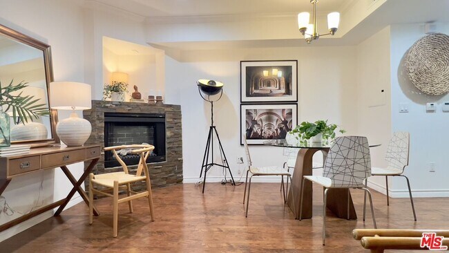 Building Photo - 5633 Carlton Way