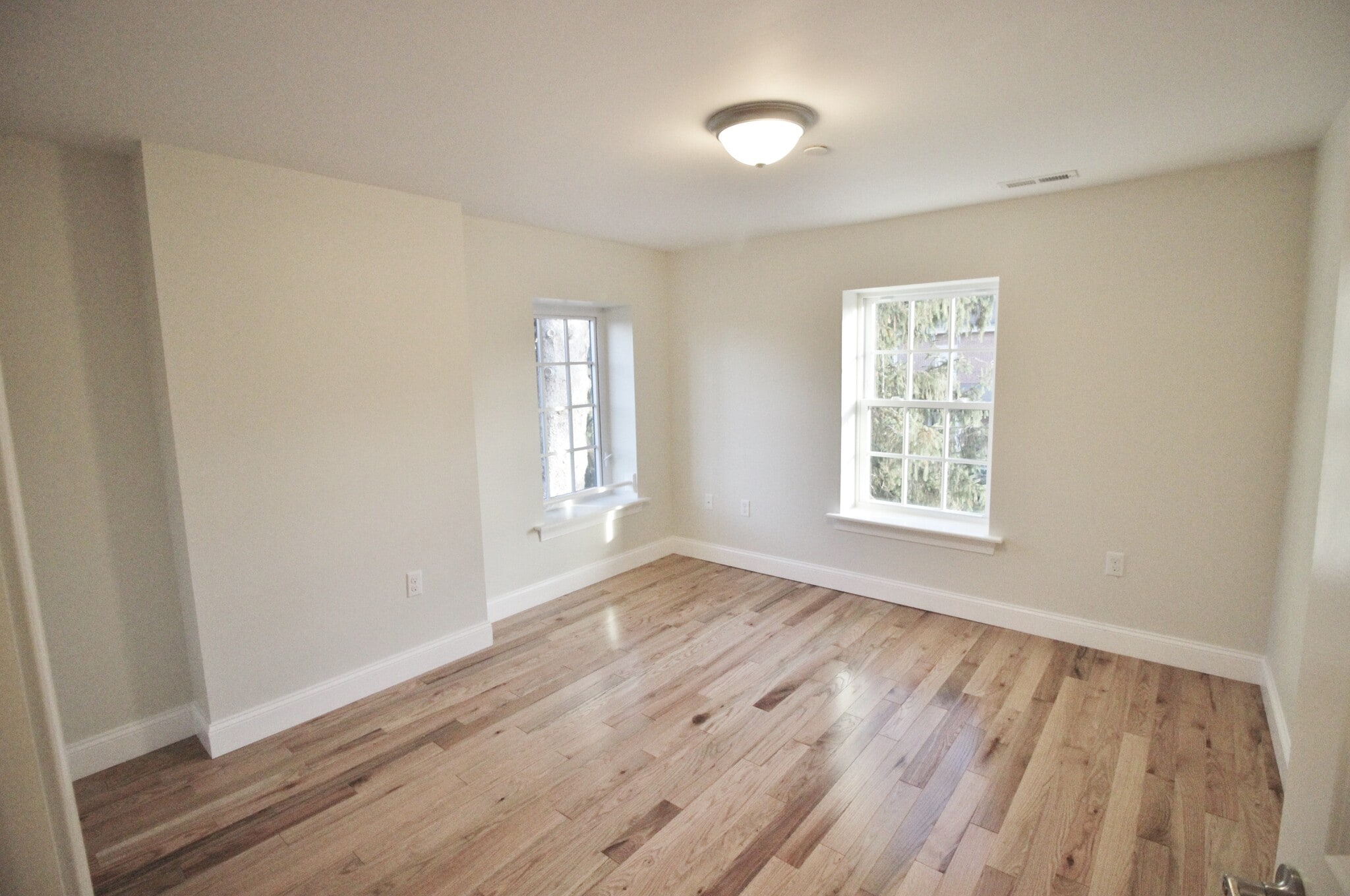 Building Photo - 37 Pine St