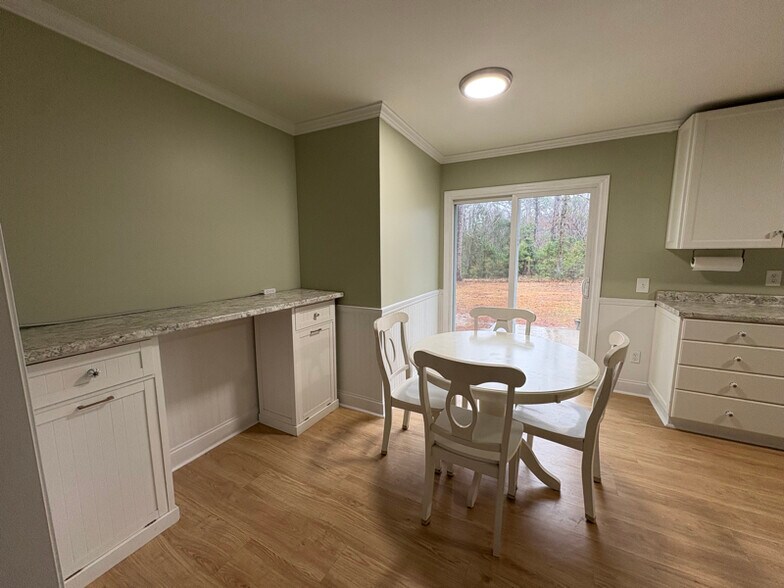 Building Photo - 20 Twin Oaks Dr