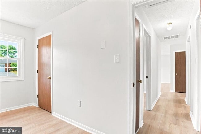 Building Photo - 102 Linwood Ct