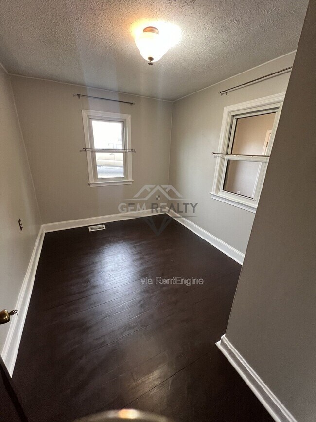 Building Photo - 1244 Mountain View Rd